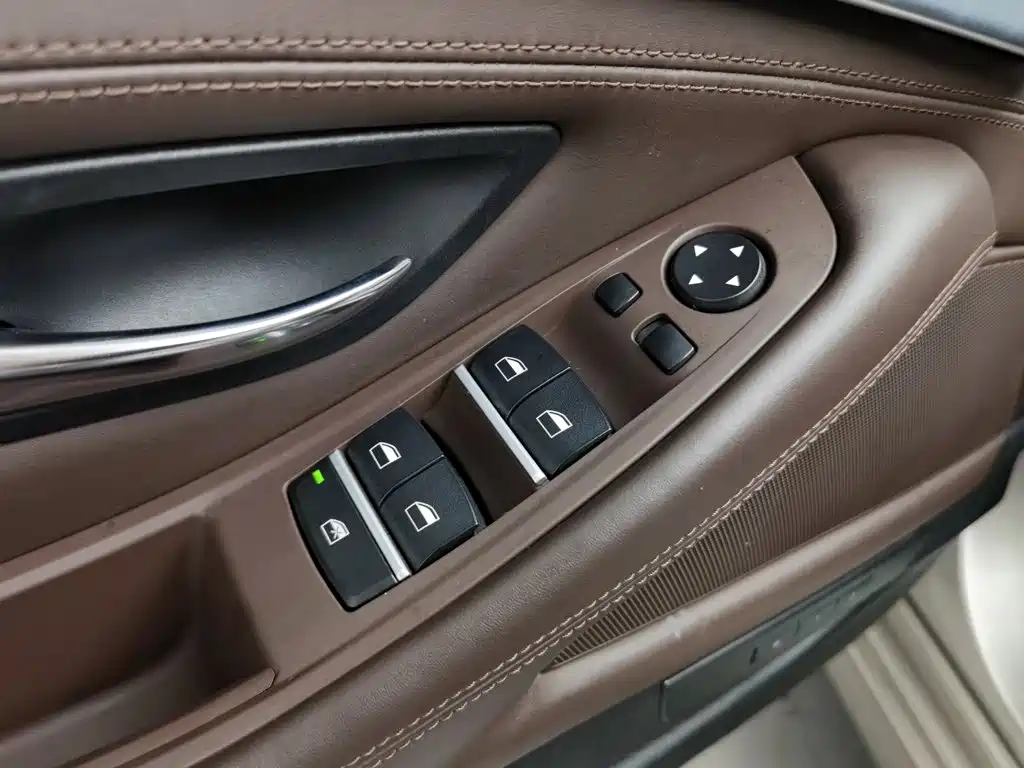 BMW 5 Series — миниатюра 9