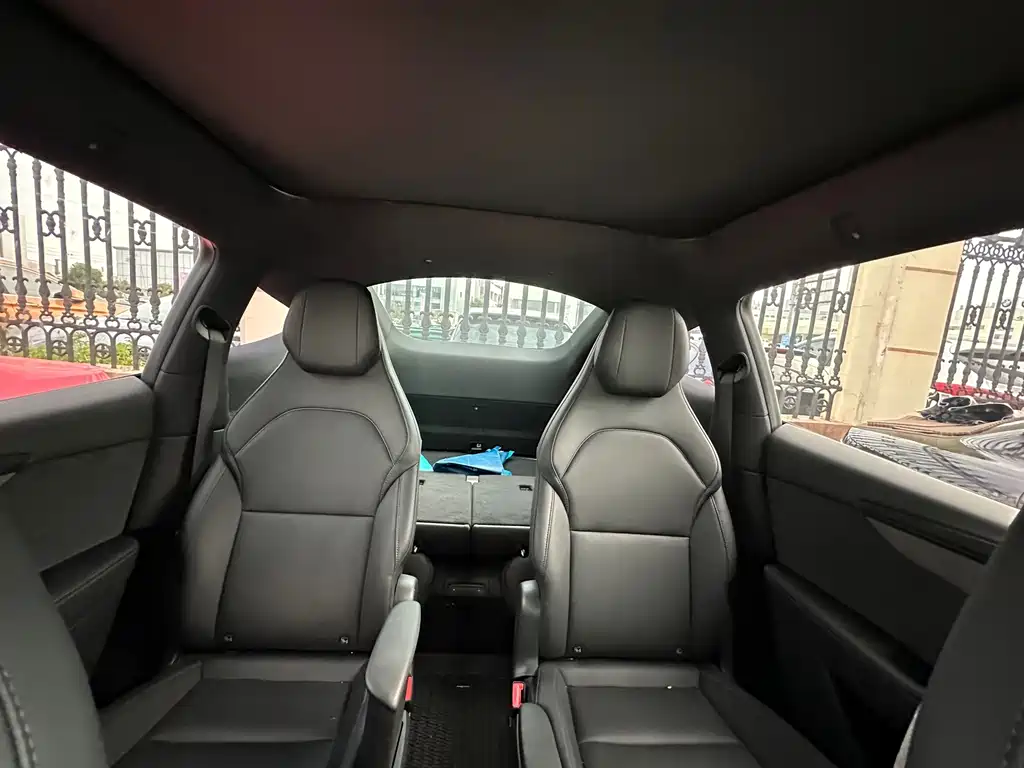 Tesla Model Y L — миниатюра 9