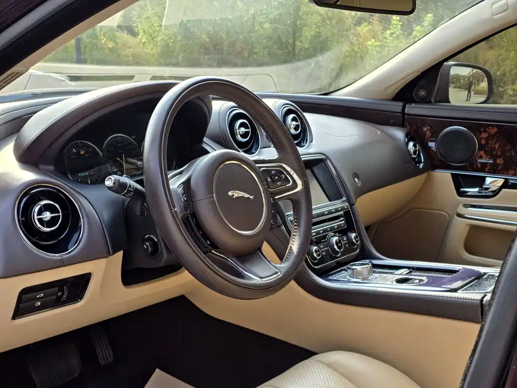 Jaguar XJ — миниатюра 7