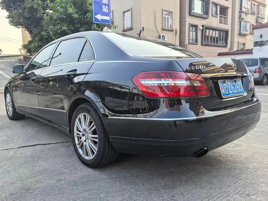 Mercedes-Benz E-Class — миниатюра 5