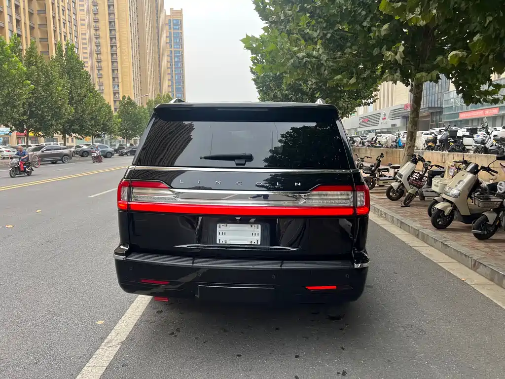 Lincoln Navigator — миниатюра 9