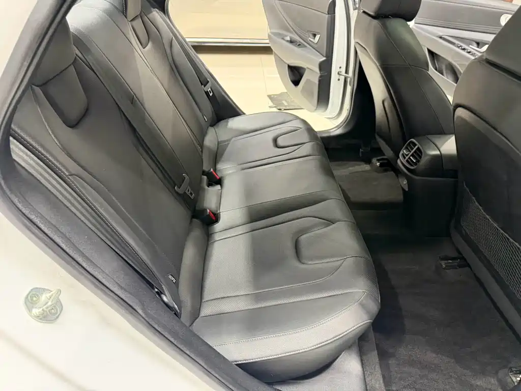 Hyundai Elantra — миниатюра 18