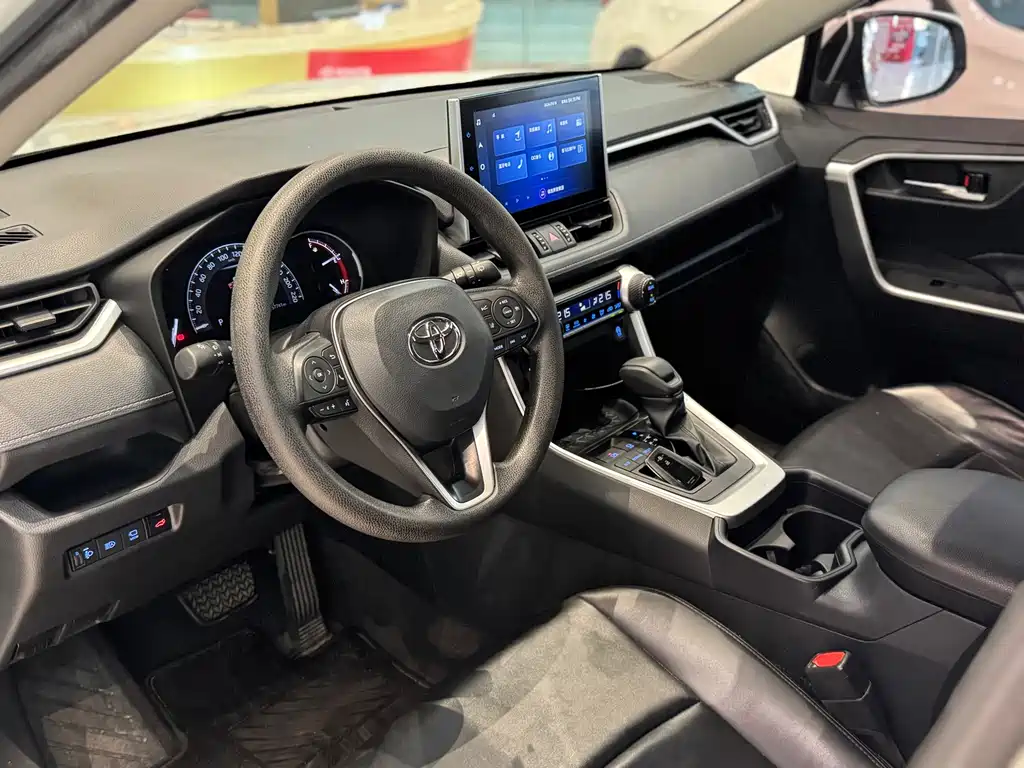 Toyota RAV4 — миниатюра 8