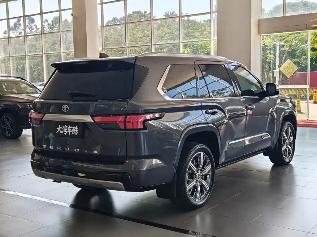 Toyota Sequoia — миниатюра 5