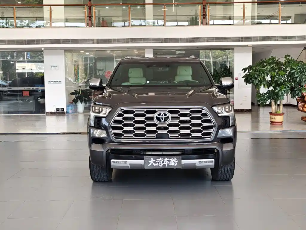 Toyota Sequoia — миниатюра 3