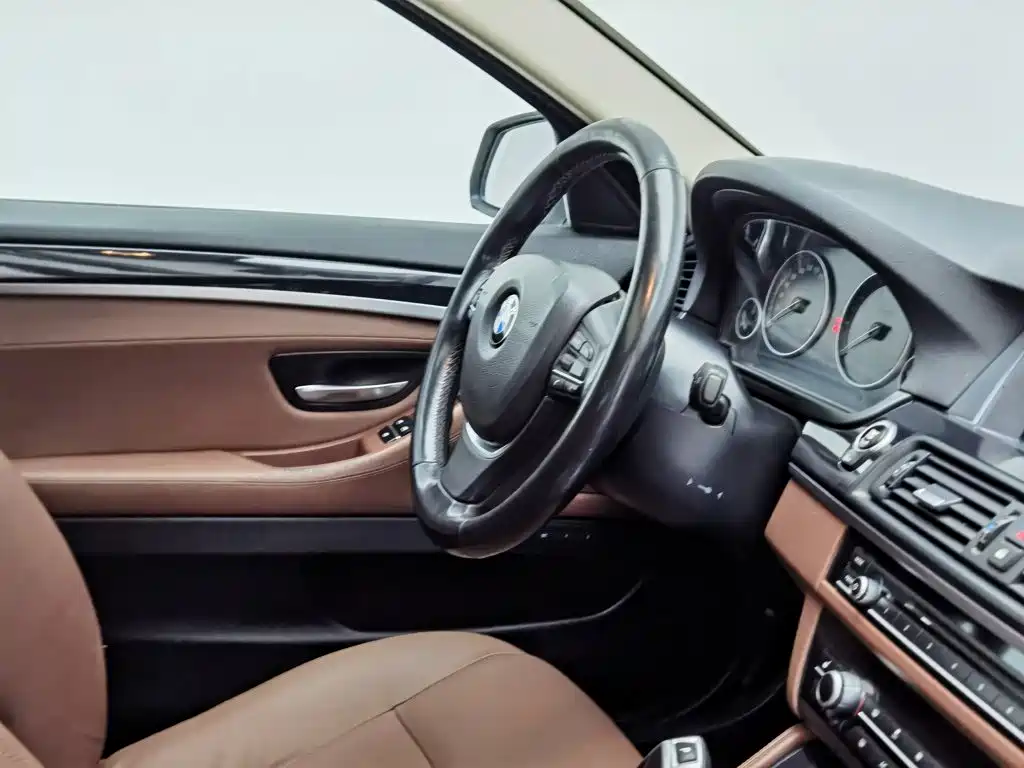 BMW 5 Series — миниатюра 22
