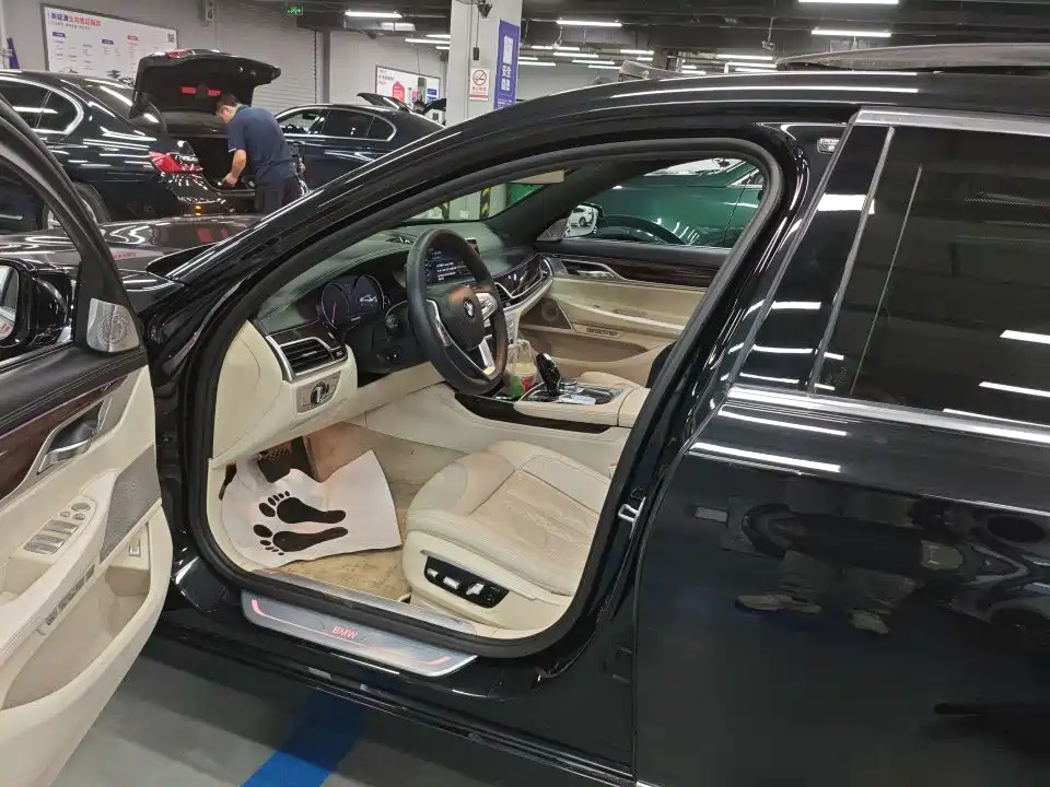BMW 7 Series — миниатюра 3