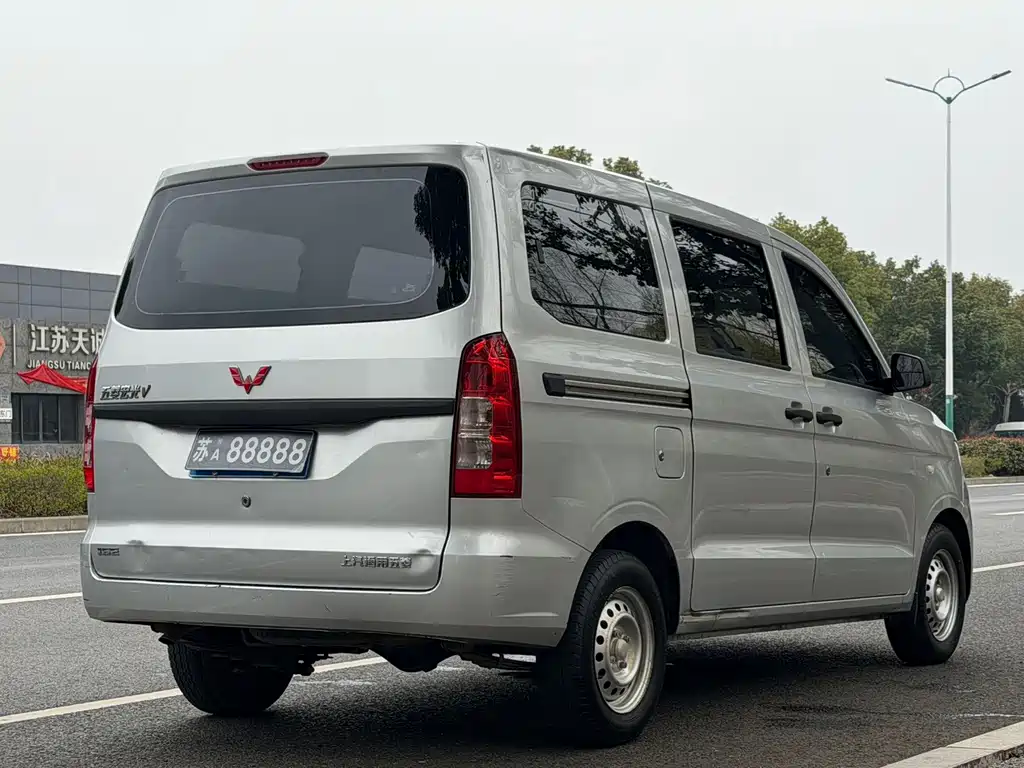 Wuling Hongguang V — миниатюра 6