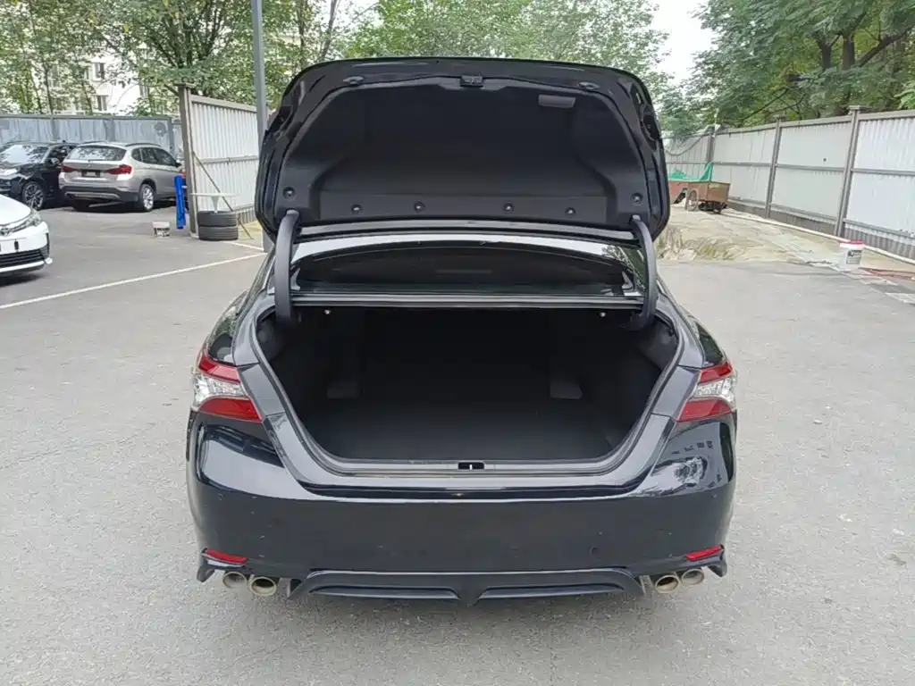Toyota Camry — миниатюра 19