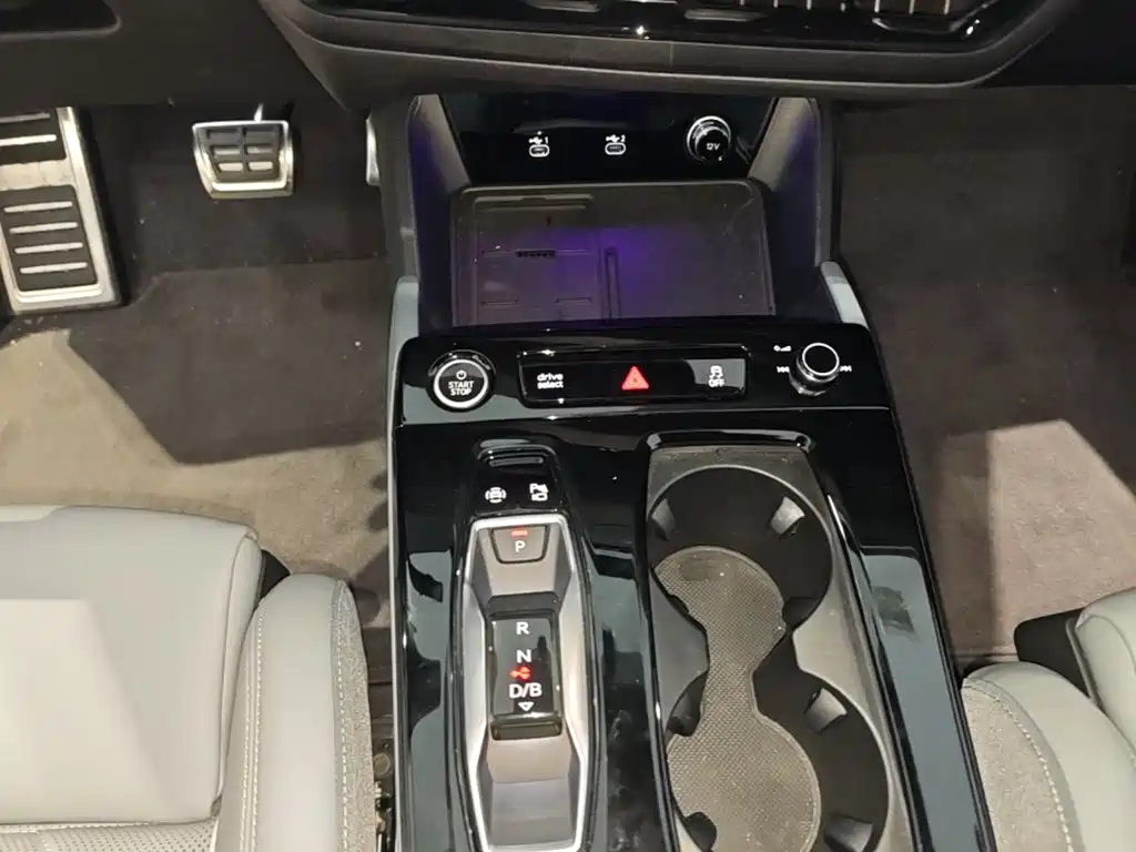 Audi Q6L e-tron — миниатюра 14