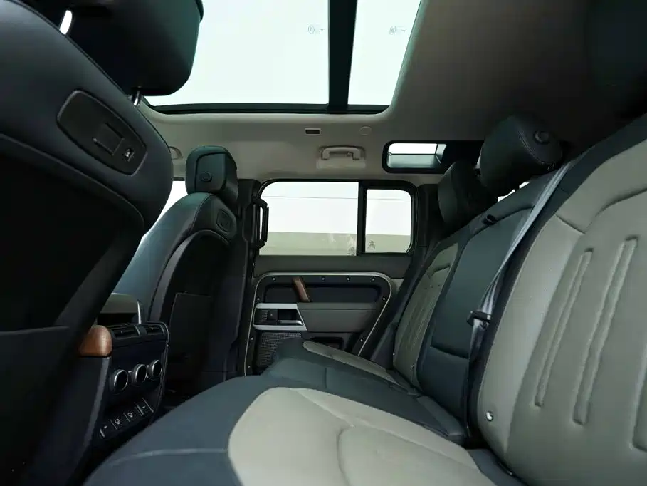 Land Rover Defender — миниатюра 20