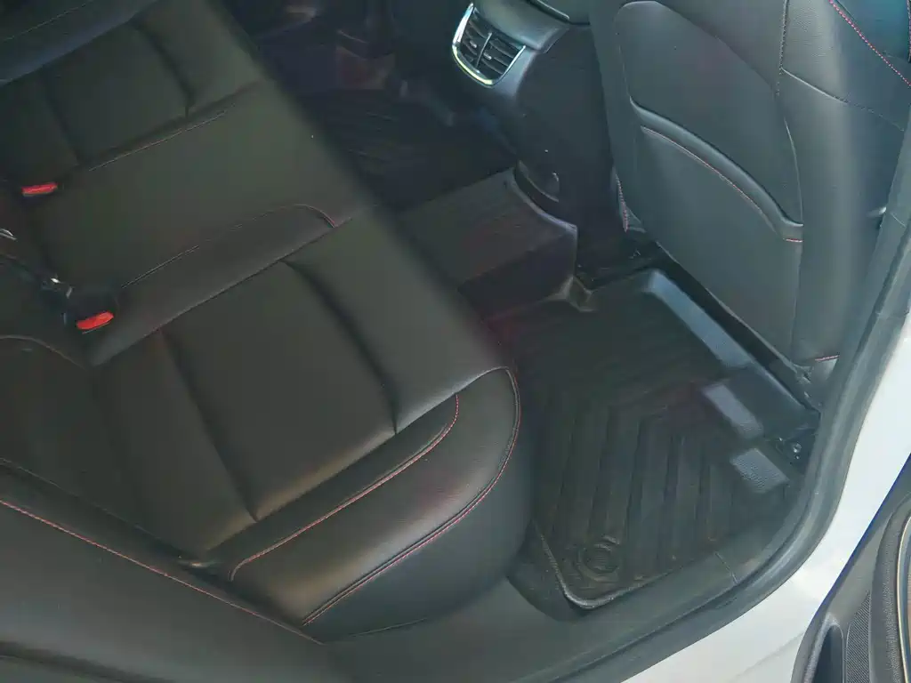 Chevrolet Malibu XL — миниатюра 10