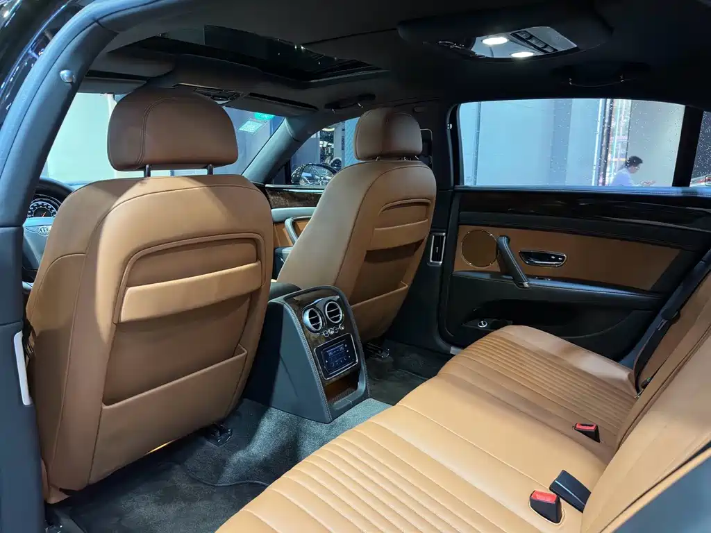 Bentley Flying Spur — миниатюра 18