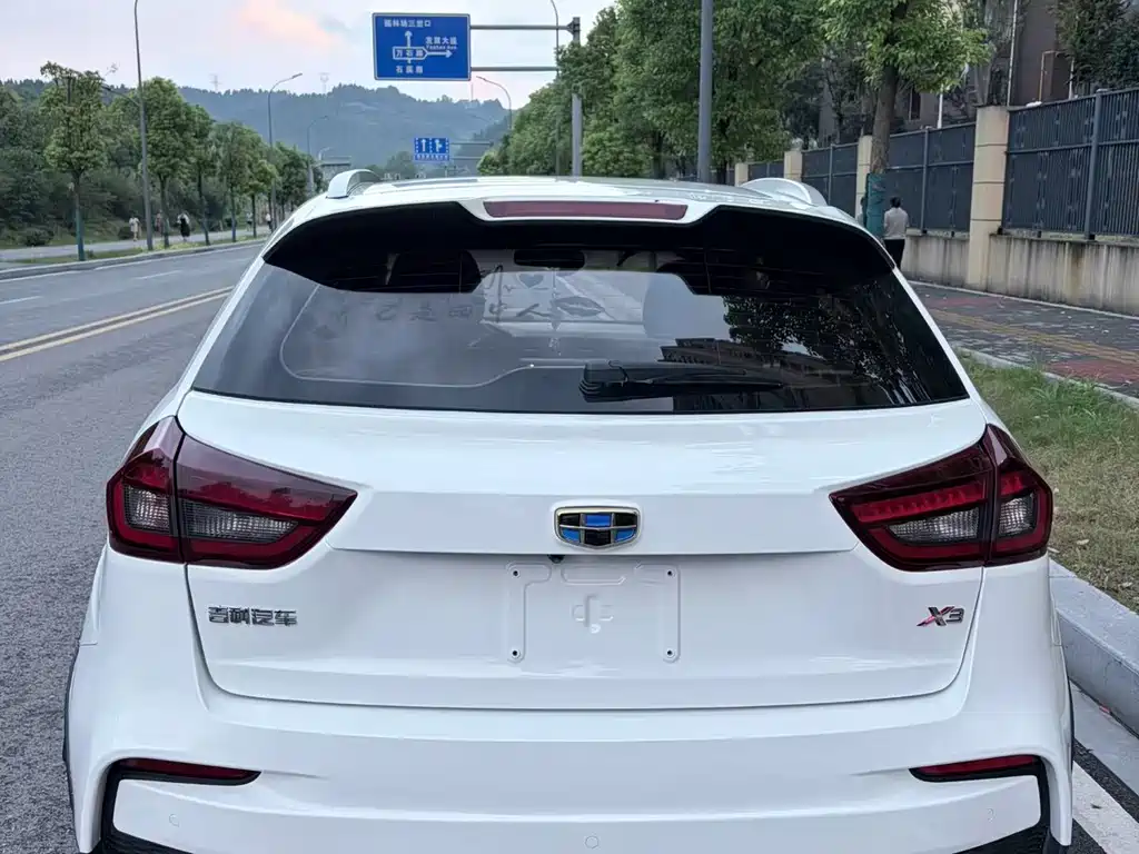 Geely Vision X3 — миниатюра 8