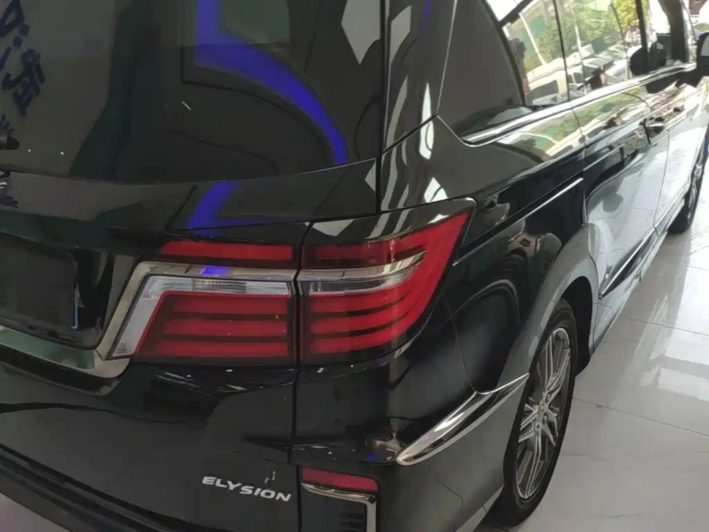 Honda Elysion — миниатюра 8