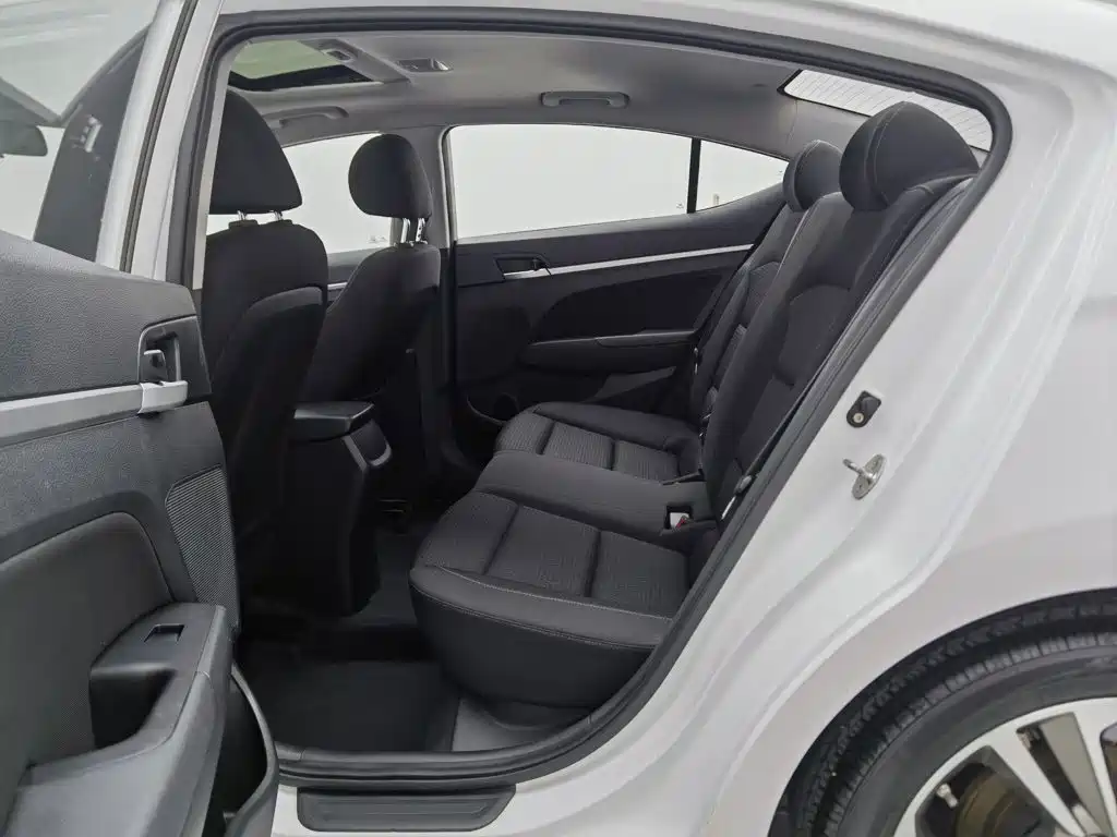 Hyundai Elantra — миниатюра 15