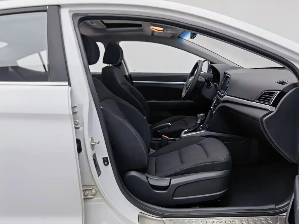 Hyundai Elantra — миниатюра 23