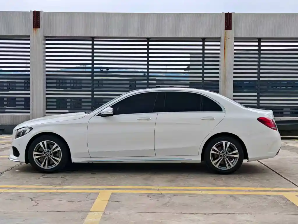 Mercedes-Benz C-Class — миниатюра 4