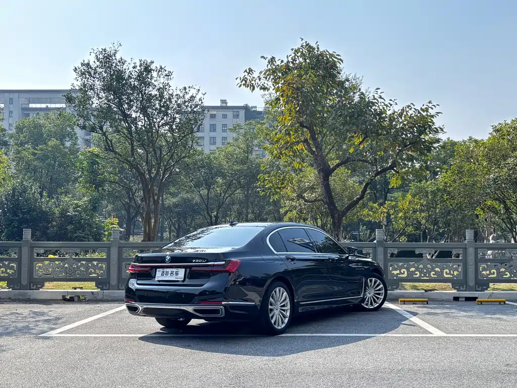 BMW 7 Series — миниатюра 4