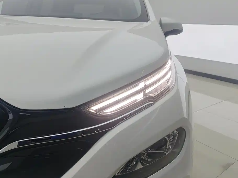 BAIC EX3 — миниатюра 5