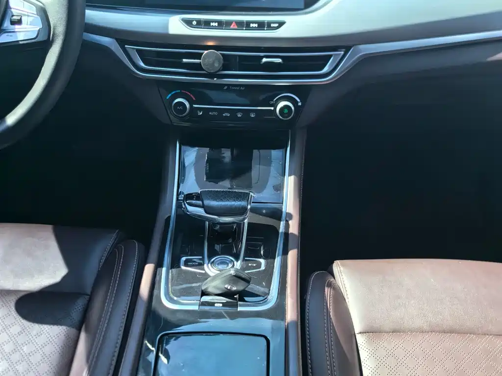 Changan Eado New Energy — миниатюра 4