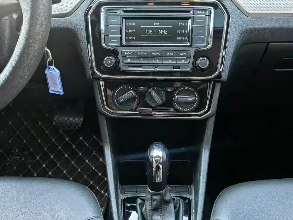 Volkswagen Jetta — миниатюра 14