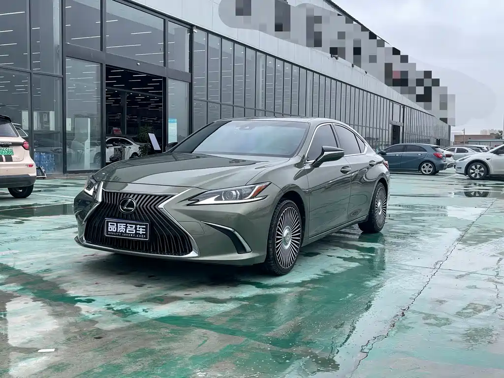Lexus ES 2021