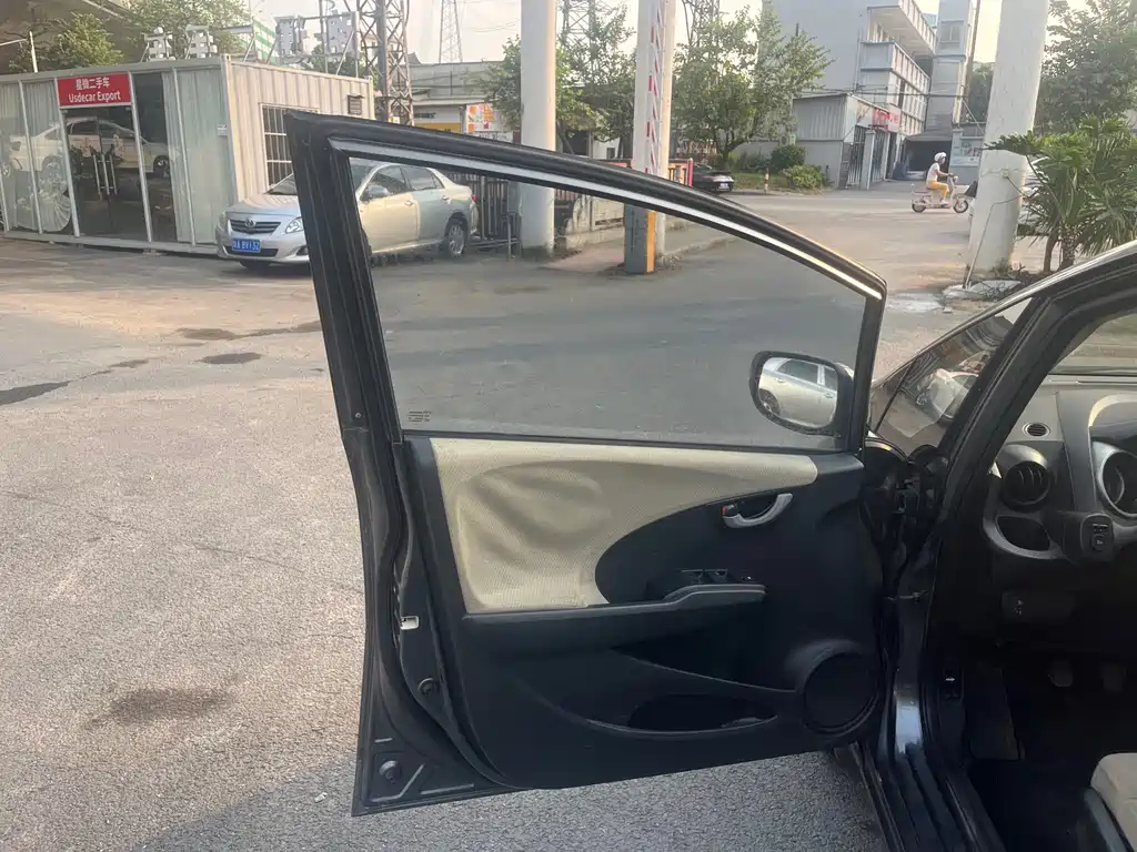 Honda Fit — миниатюра 10