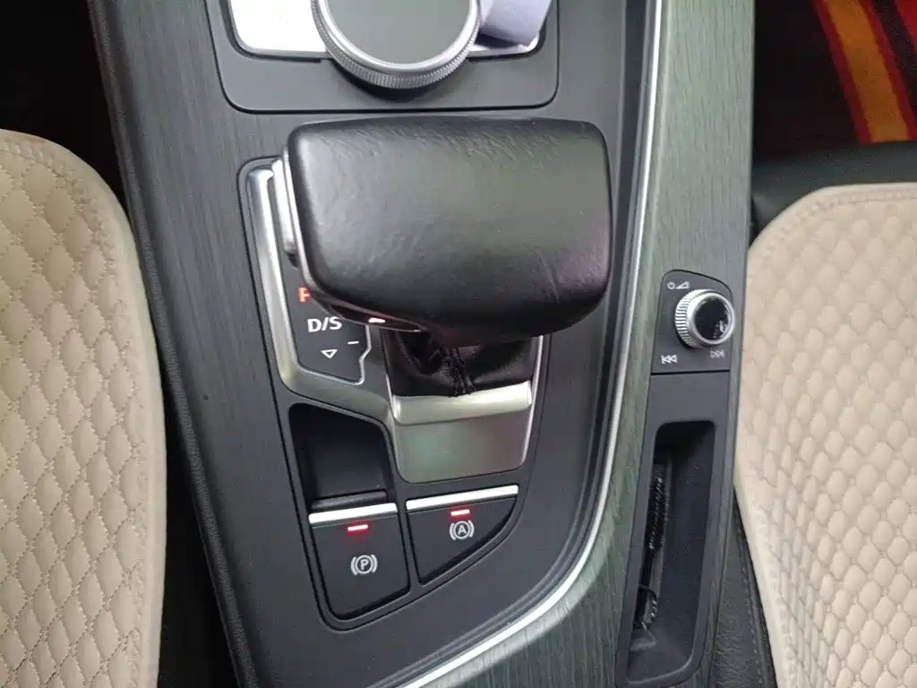 Audi A4L — миниатюра 7