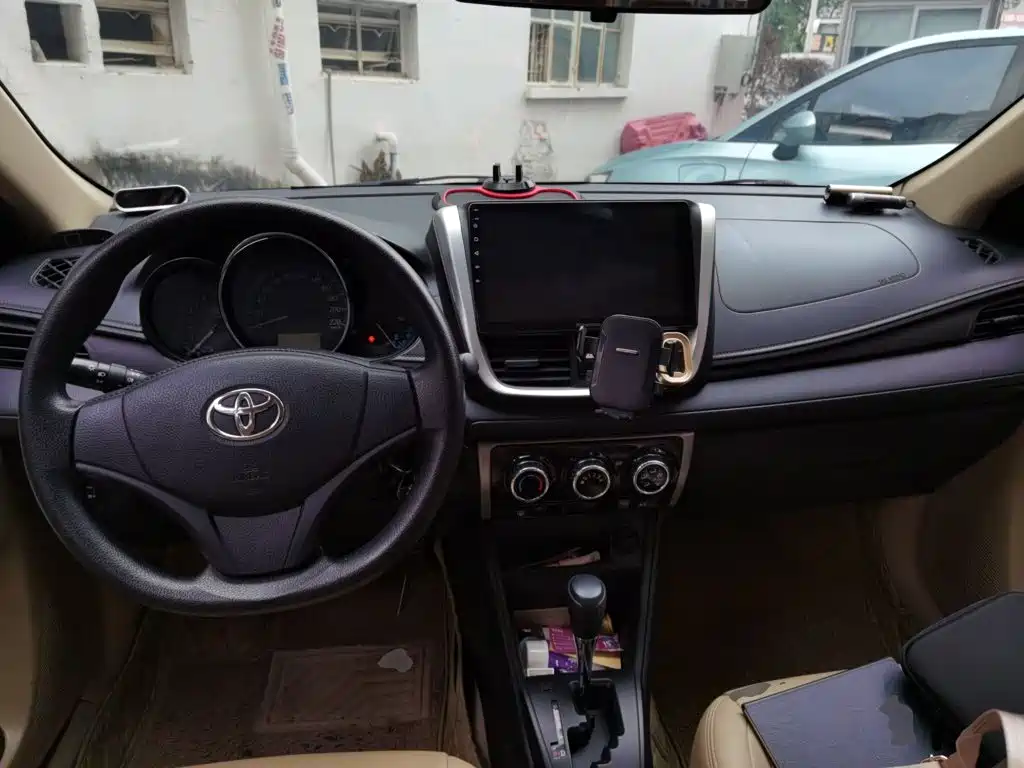 Toyota Yaris L — миниатюра 10