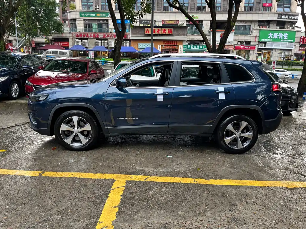 Jeep Cherokee — миниатюра 4