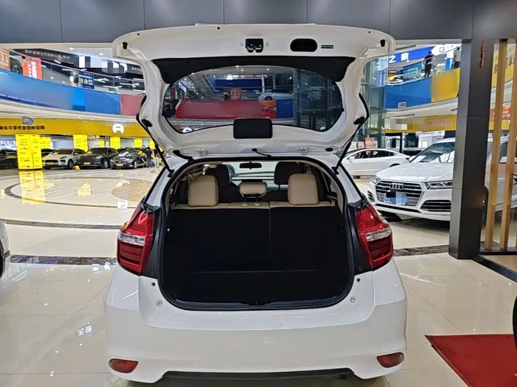 Toyota Yaris L — миниатюра 19