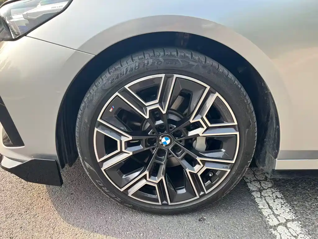BMW 5 Series — миниатюра 15