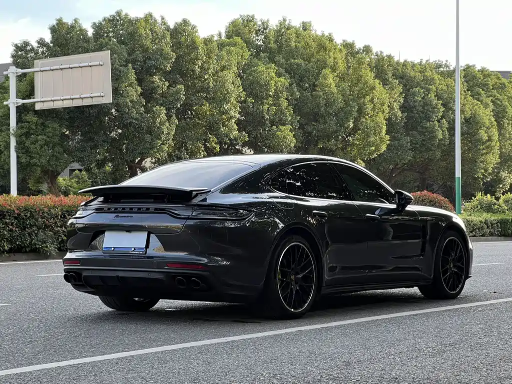 PORSCHE PANAMERA