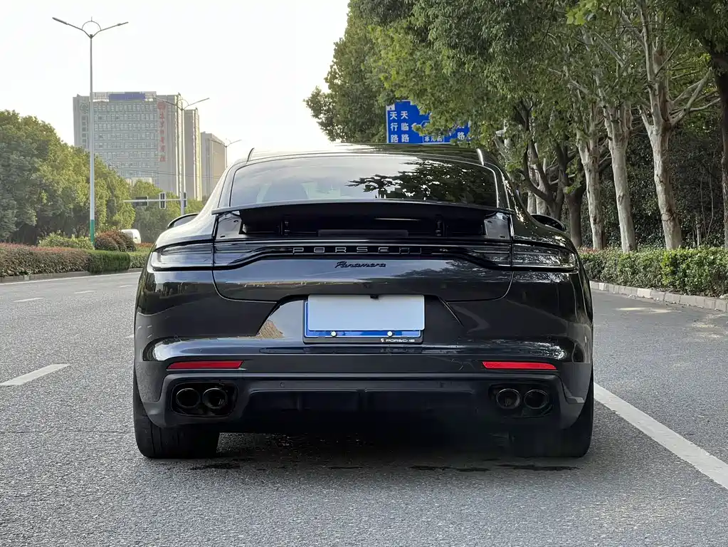PORSCHE PANAMERA