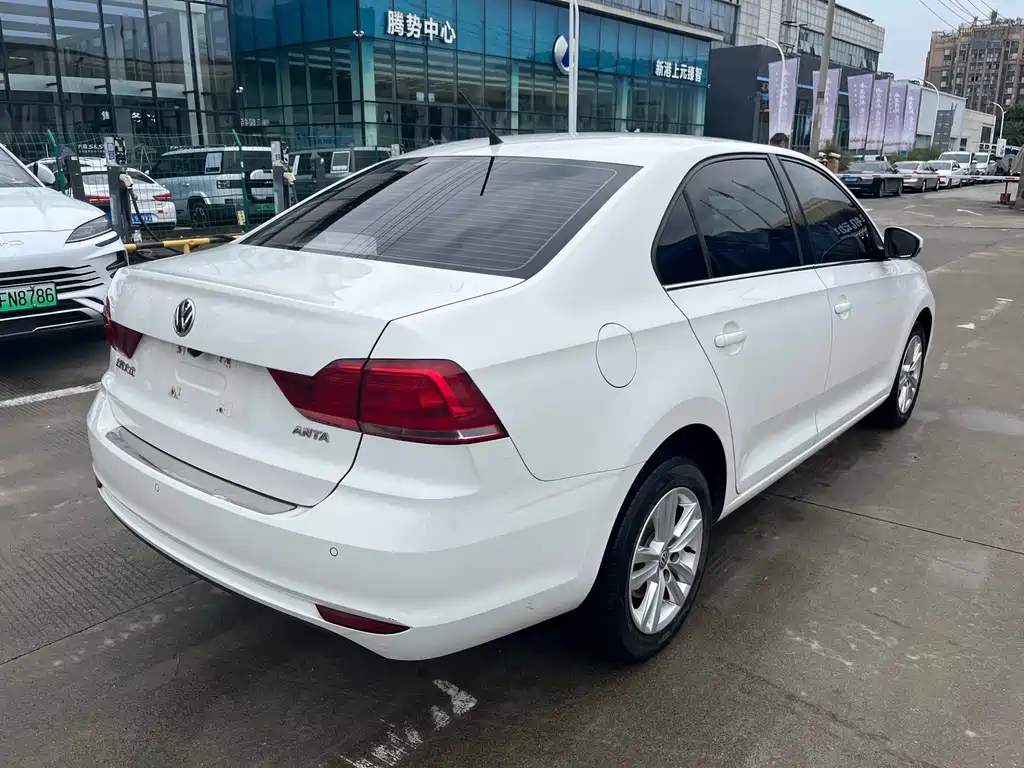 Volkswagen Santana — миниатюра 3
