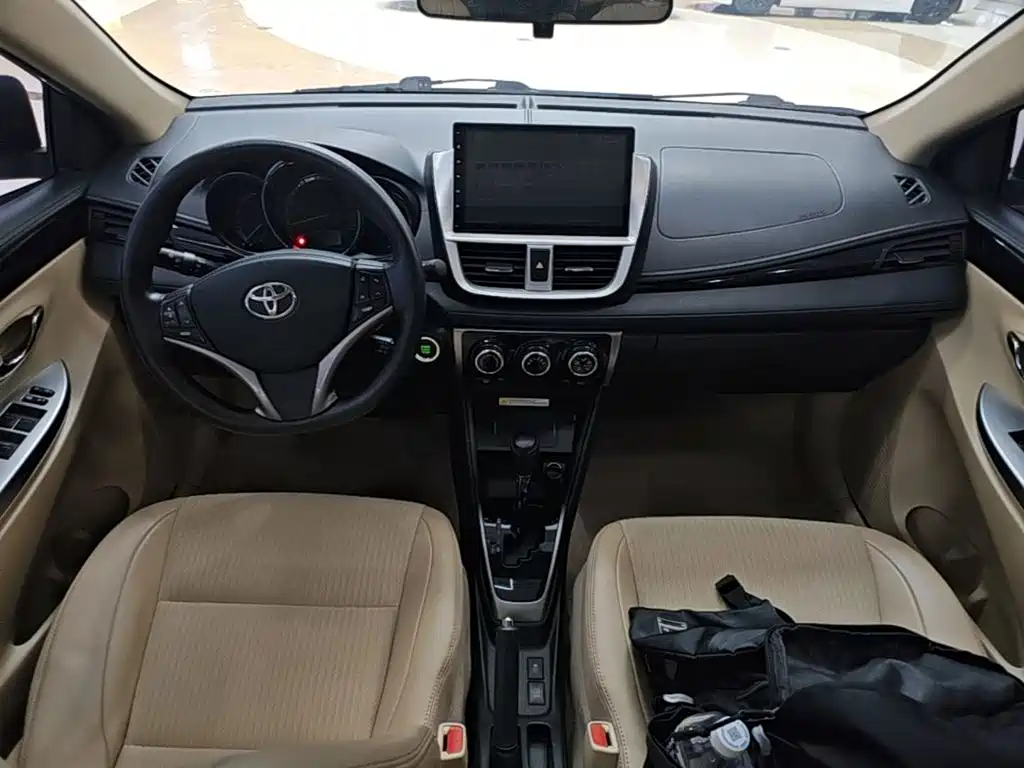 Toyota Yaris L — миниатюра 10