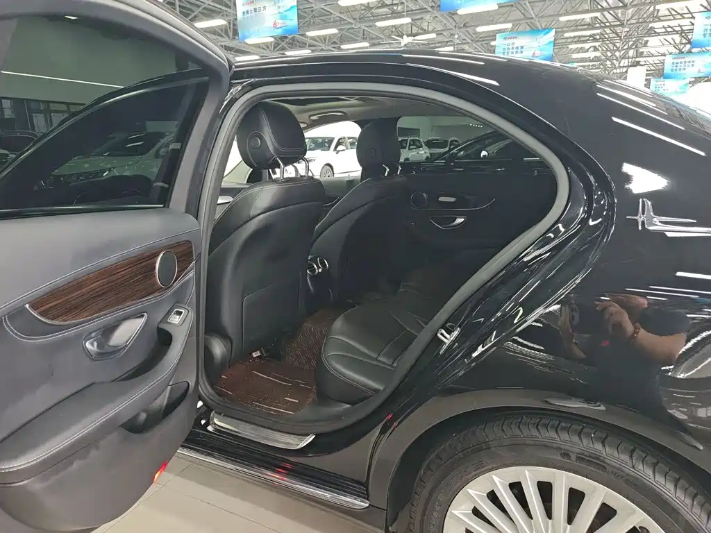 Mercedes-Benz C-Class — миниатюра 9