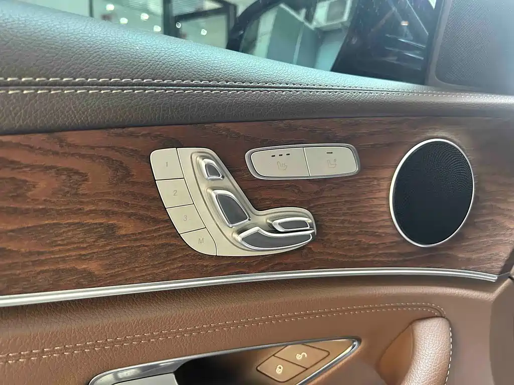 Mercedes-Benz E-Class — миниатюра 13