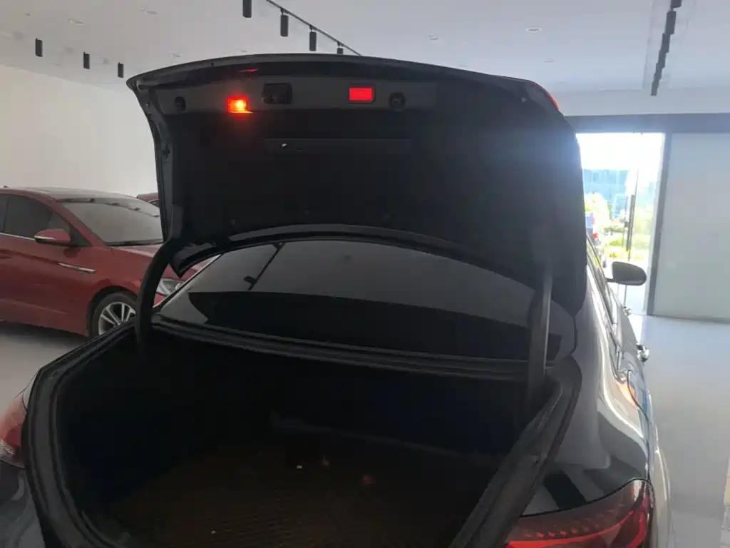 Mercedes-Benz E-Class — миниатюра 19