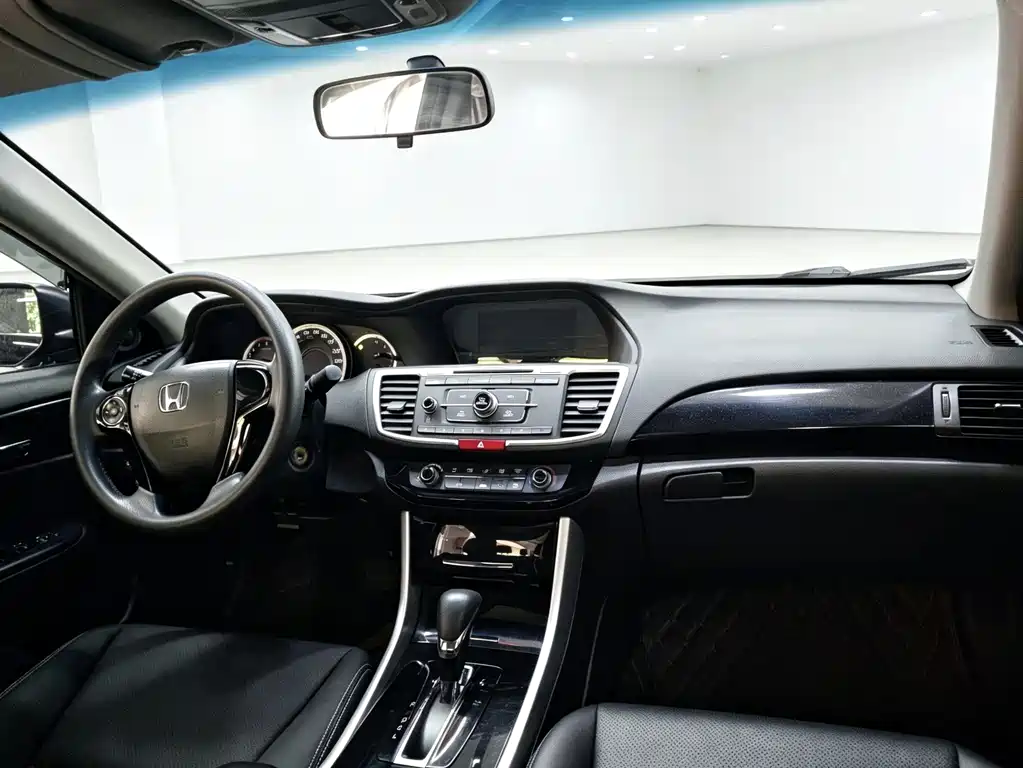 Honda Accord — миниатюра 8