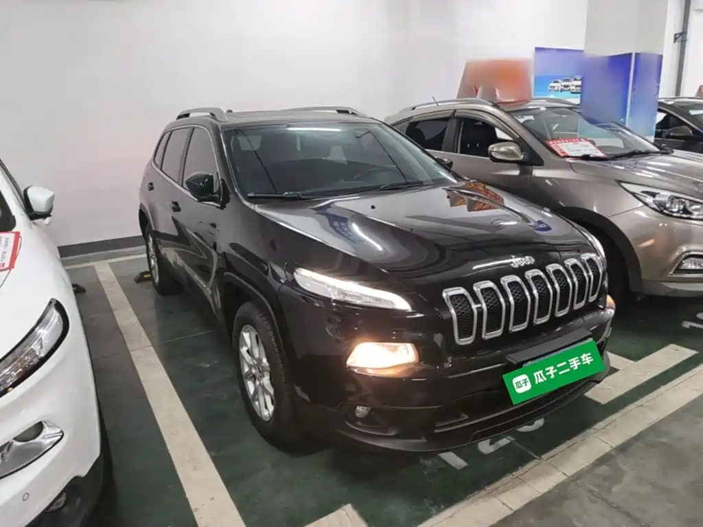 Jeep Cherokee — миниатюра 4