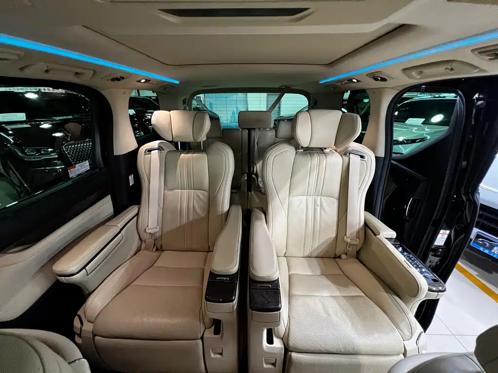 Toyota Alphard — миниатюра 14