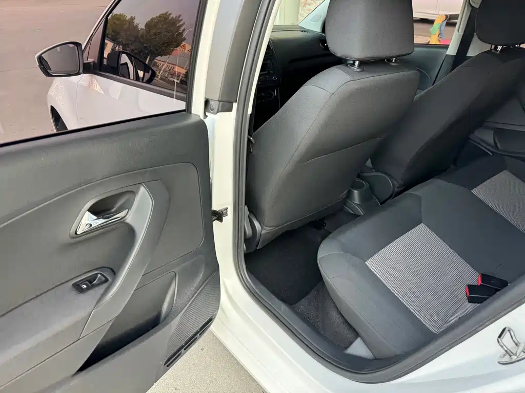 Volkswagen Polo — миниатюра 8