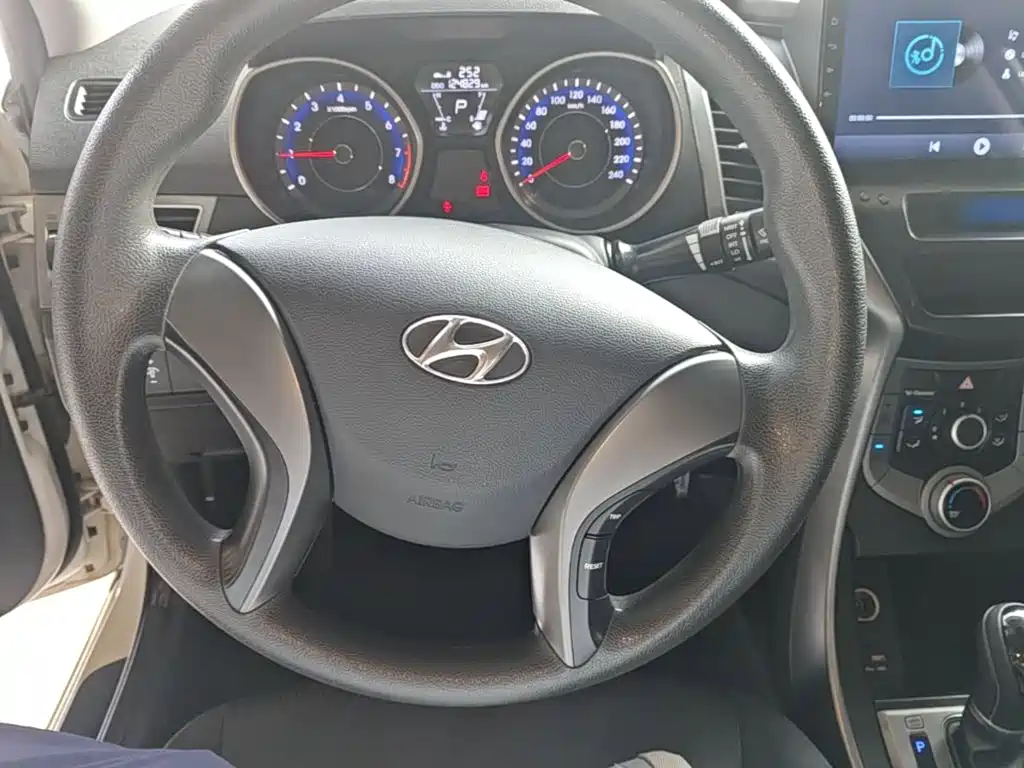 Hyundai Elantra Langdong — миниатюра 11