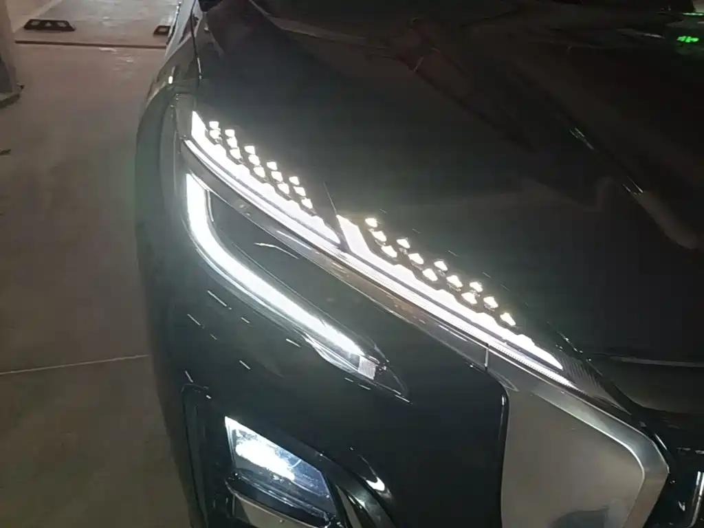 Hongqi Hongqi HS3 PHEV — миниатюра 11