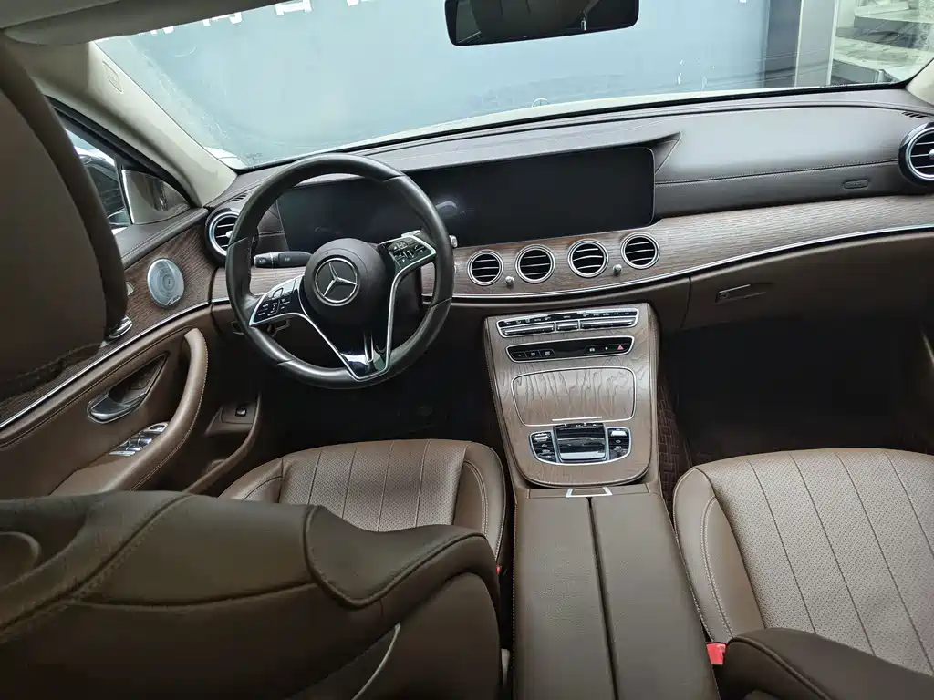 Mercedes-Benz E-Class — миниатюра 6