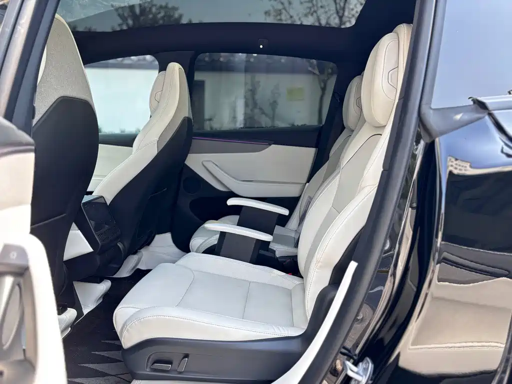 Tesla Model Y L — миниатюра 12