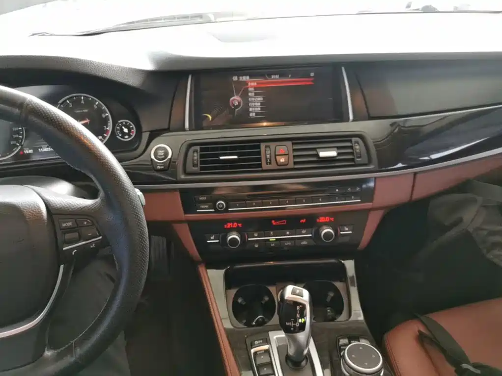BMW 5 Series — миниатюра 10