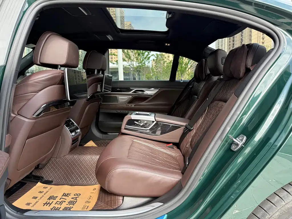 BMW 7 Series — миниатюра 12